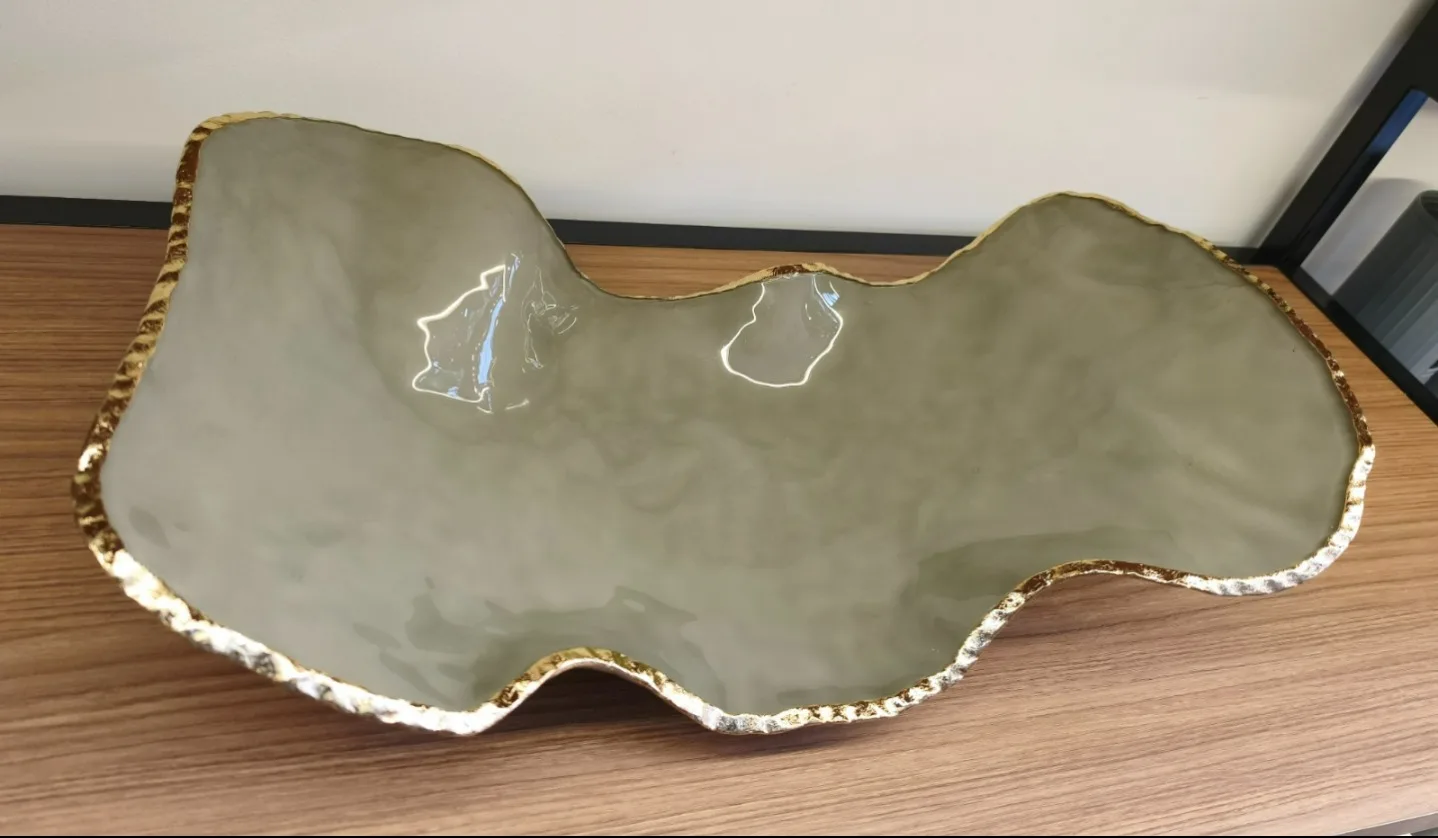 CENTRO DE MESA DE VIDRO CINZA COM DOURADO