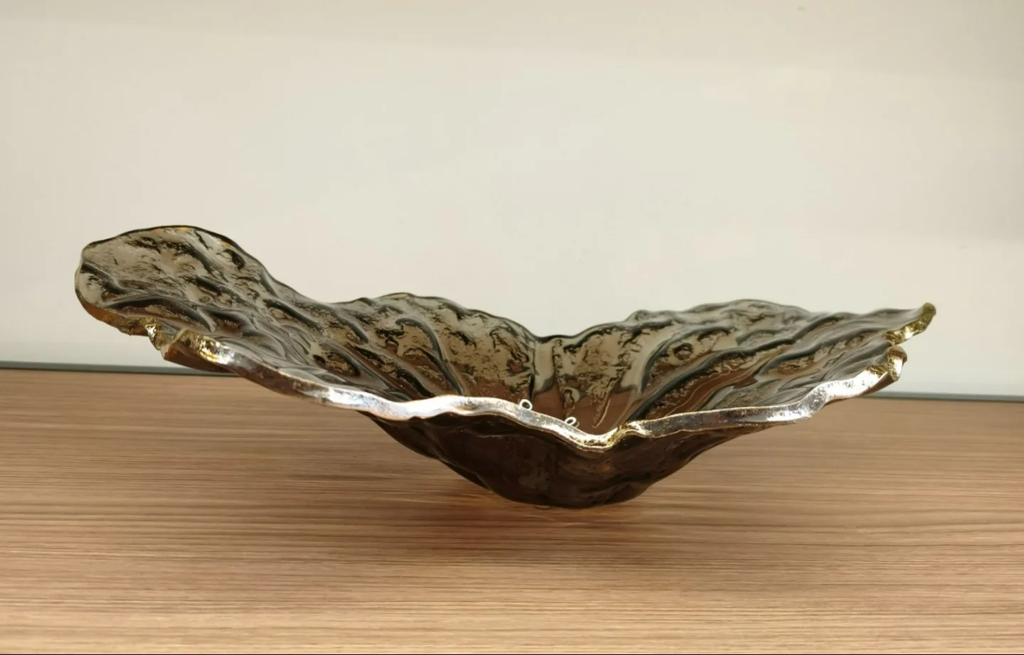 CENTRO DE MESA DE VIDRO FUME COM DOURADO
