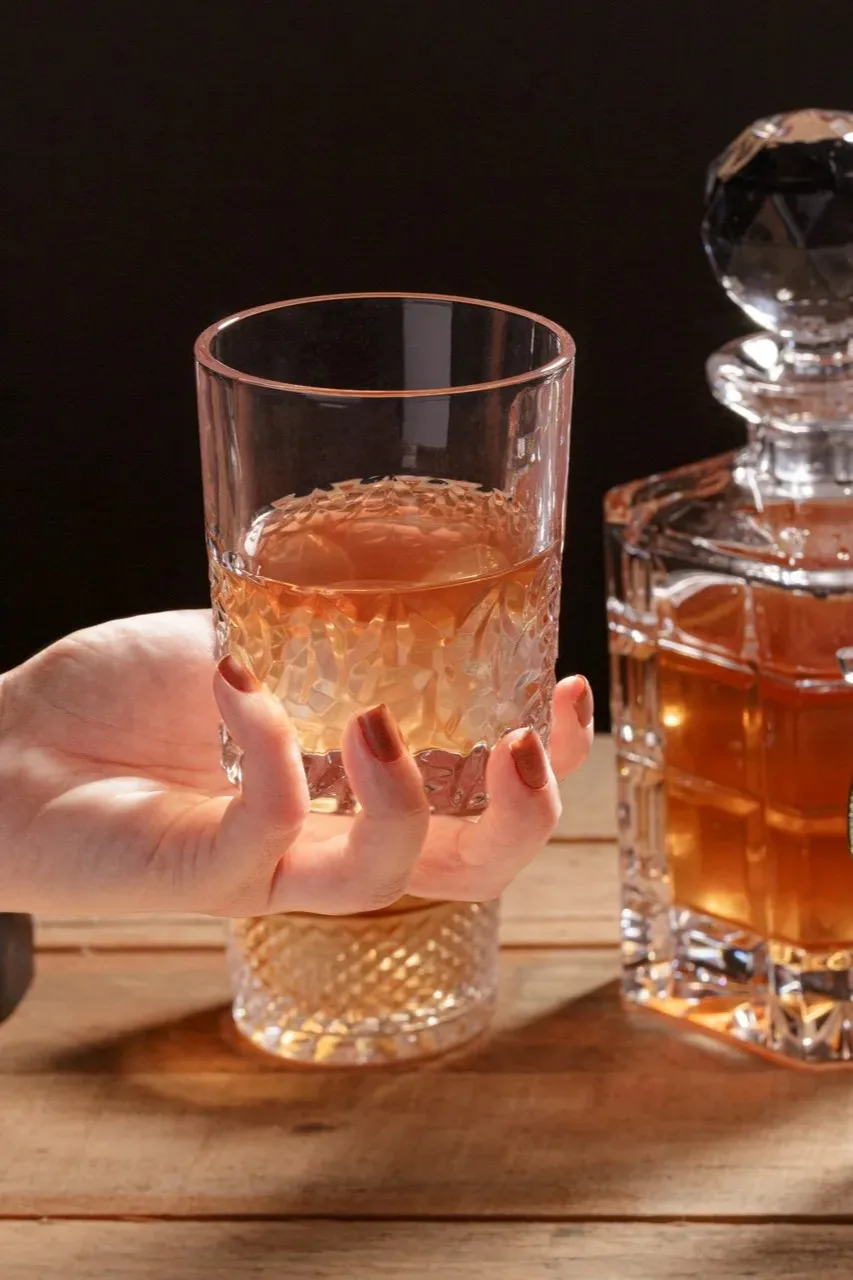 CJ 6 COPOS DE WHISKY BASE DESENHADA