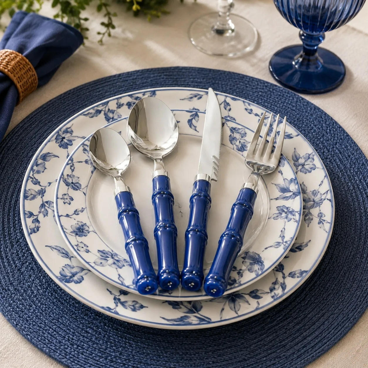 faqueiro estilo bambu azul in casa