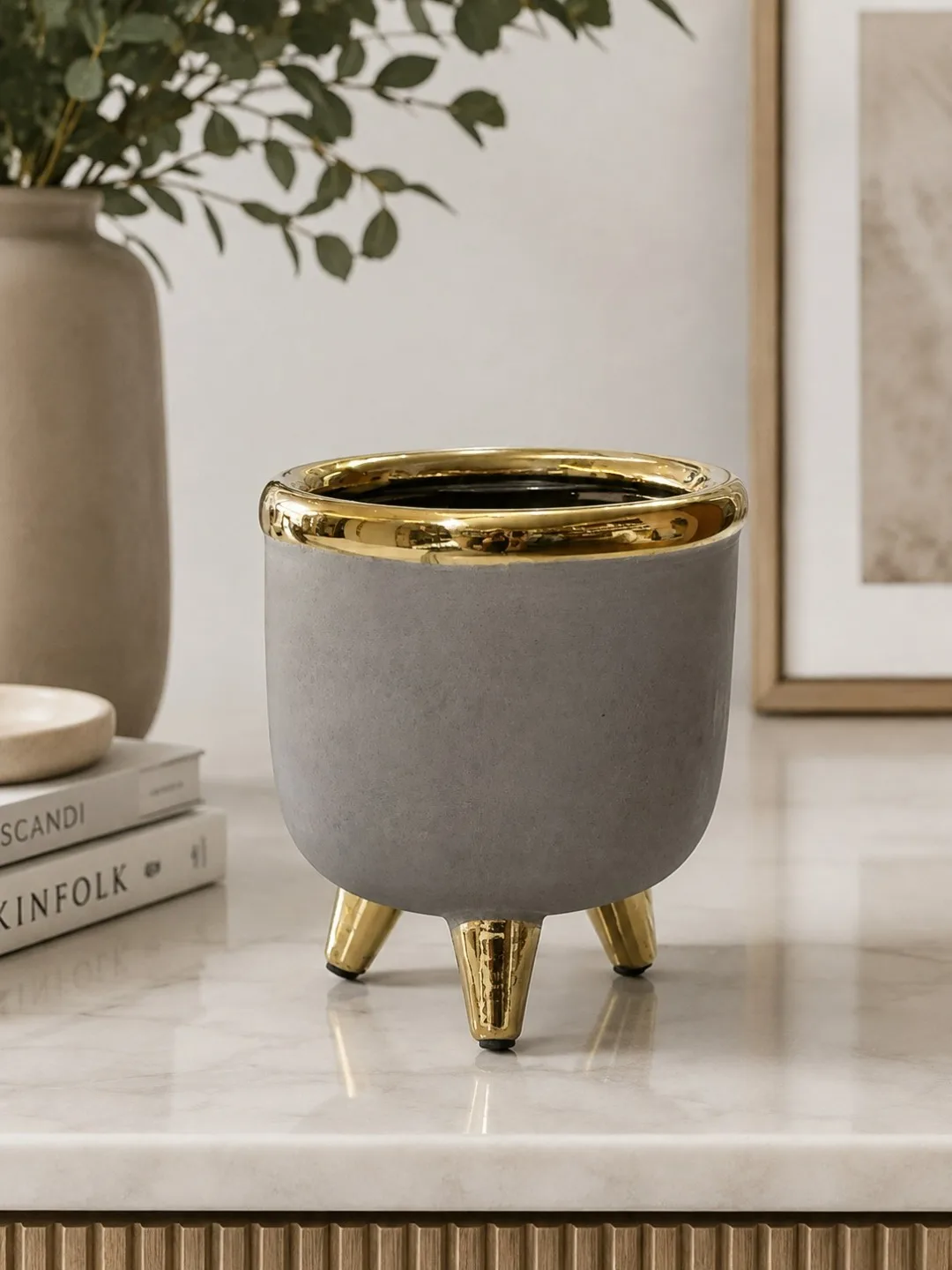 cachepot cimento com dourado