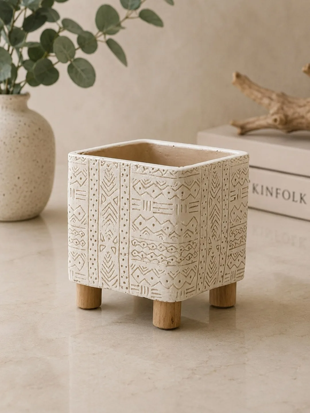 CACHEPOT DE CIMENTO DESENHADO