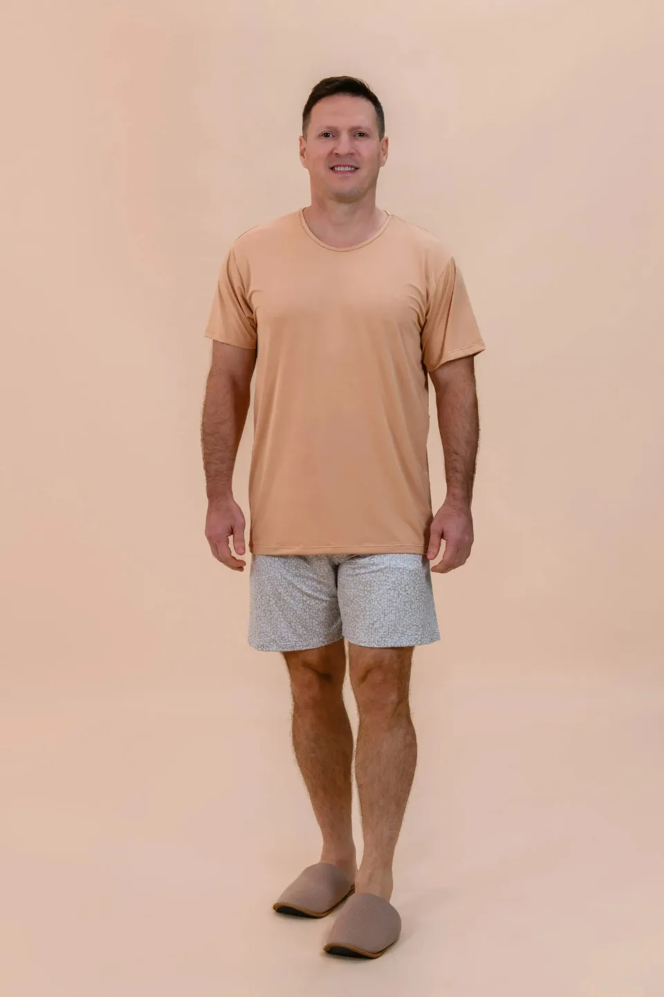PIJAMA MASCULINO CURTO BEGE COM DOURADO